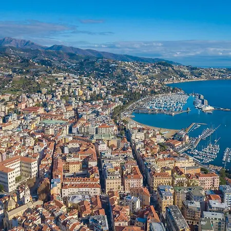 Casa Felice Sanremo Centre Sea-View Apartment For 4 - Happy Rentals * Sanremo